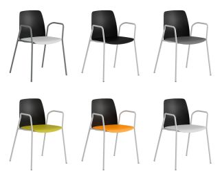 STAPELBAR STOL I PLAST MED ARMSTÖD – CHOICE SVART