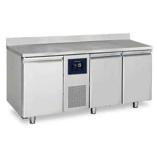 FRYSBÄNK MED 3 DÖRRAR GN 1/1 OCH UPPEHÅLL, -10 ° / -22 ° C